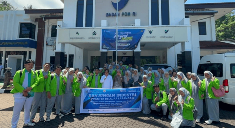 Mahasiswa Farmasi UM-Manado Laksanakan PBL Industri Melalui Kunjungan ke BPOM Manado